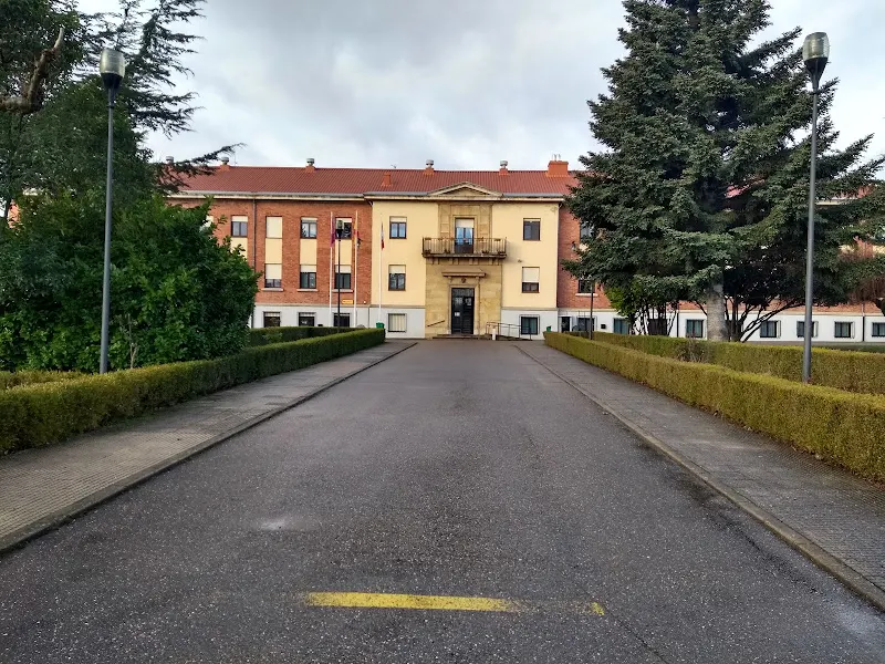 Centro Público de Personas Mayores Santa Luisa - Residencia de ancianos en León - foto 2