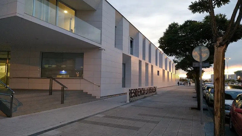 Residencia Tercera Edad Las Encinas (Residencia La Rosaleda) - Residencia de ancianos en Ponferrada - foto 2