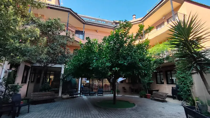 Fundación Residencia De Ancianos El Amparo - Residencia de ancianos en Paterna - foto 2