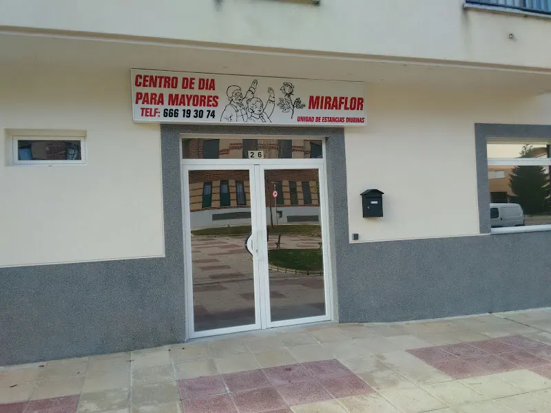 Centro de Día MIRAFLOR - Residencia de ancianos en Carbajosa de la Sagrada - foto 2