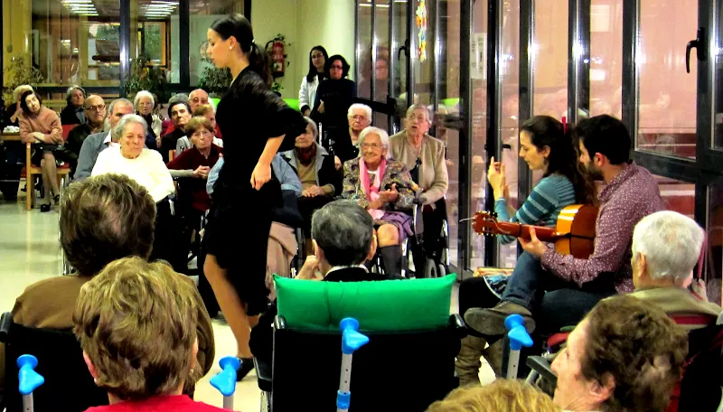 FUNDACIÓN DOÑA MARÍA FUNDOMAR - Residencia de ancianos en Sevilla - foto 2