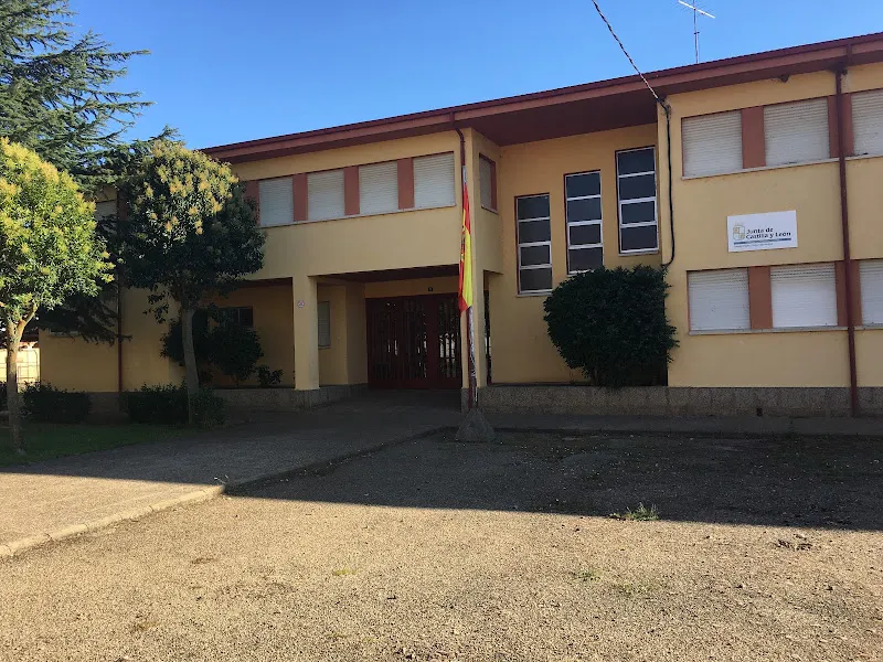 Residencia y Centro de día Ntra. Señora del Arrabal - Laguna de Negrillos